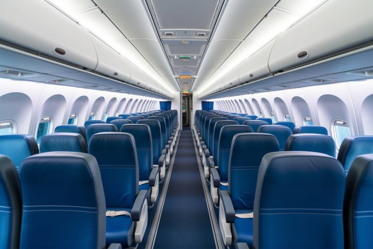 Ποιες είναι οι πιο ασφαλείς θέσεις στο αεροπλάνο; Οι ειδικοί της αεροπορίας αποκαλύπτουν!