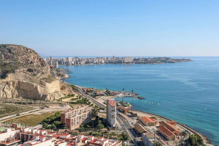 Οι κορυφαίοι καλοκαιρινοί προορισμοί στην Ισπανία: Πού να πάτε για αξέχαστες διακοπές