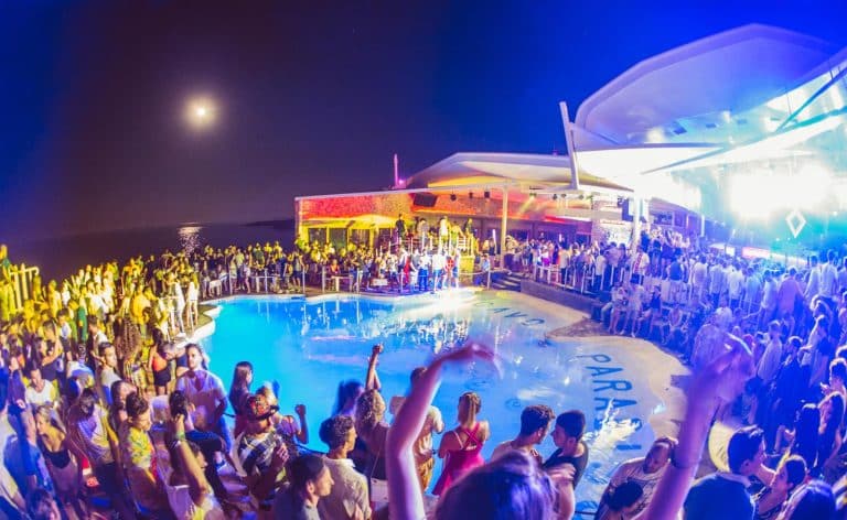 Τα 7 καλύτερα Ελληνικά νησιά για πάρτι: Που θα βρείτε την πιο έξαλλη νυχτερινή ζωή!